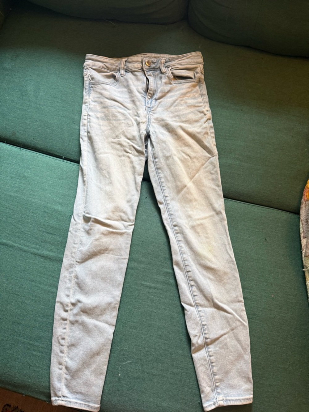 Light Wash AE Women’s Skinny Jeans